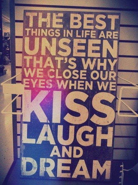 Лучшие вещи в жизни не увидишь при помощи глаз. Поэтому мы закрываем их когда целуем, смеемся и мечтаем.