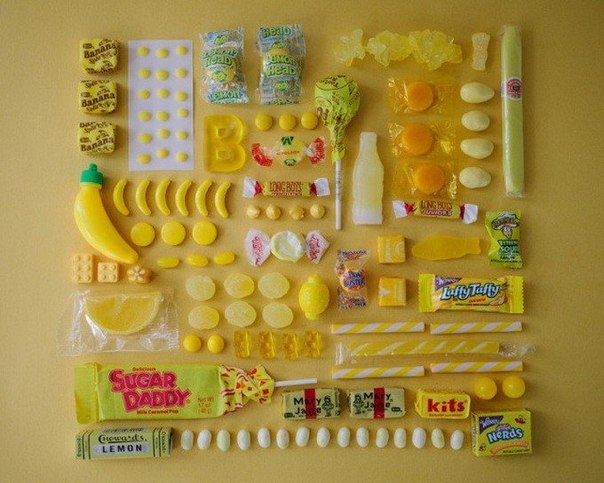 Фотограф Эмили Блинко (Emily Blincoe) из Техаса придумала красивую "Сахарную серию". Все конфеты и сладости собраны в единой цветовой гамме.