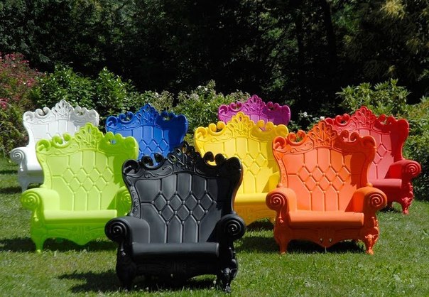 Пластиковые кресла тоже могут быть красивыми