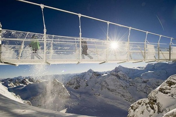 Самый высокий подвесной мост в мире Titlis Cliff Walk на горнолыжном курорте Энгельберг