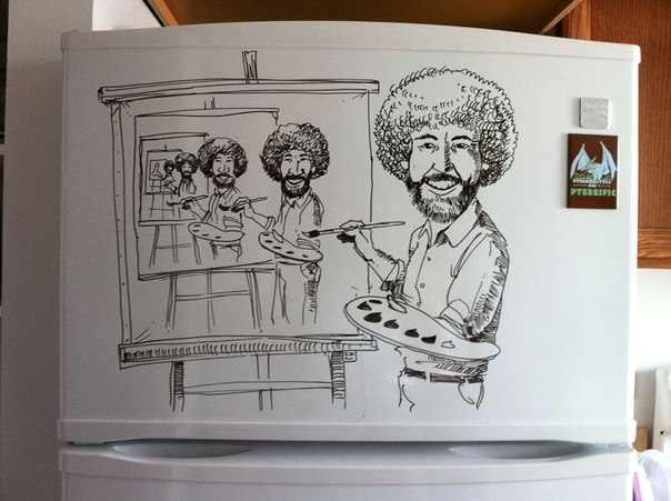 Каждую пятницу американский иллюстратор и дизайнер Чарли Лейтон делает на своем холодильнике новый забавный рисунок. На создание каждого из этих «маркерных шедевров» у Чарли уходит около 20-30 минут.