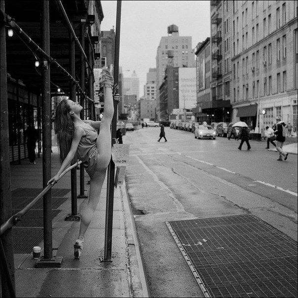 Балерины на улицах города в проекте фотографа Дэна Шитаги