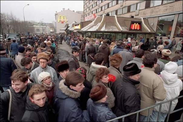 Открытие первого ресторана Макдоналдс в Москве на Пушкинской площади, 31 января 1990 года.