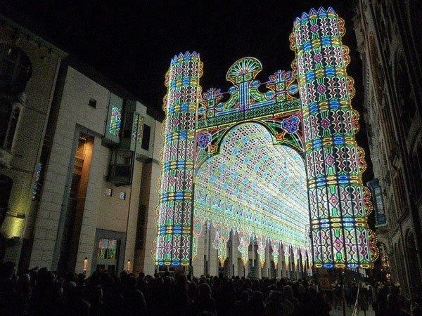 Световая инсталляция из 55000 лампочек в Бельгии
