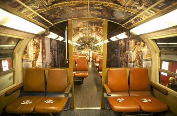 Агентство Encore Eux превратило один из парижских поездов в подобие Версальского дворца.