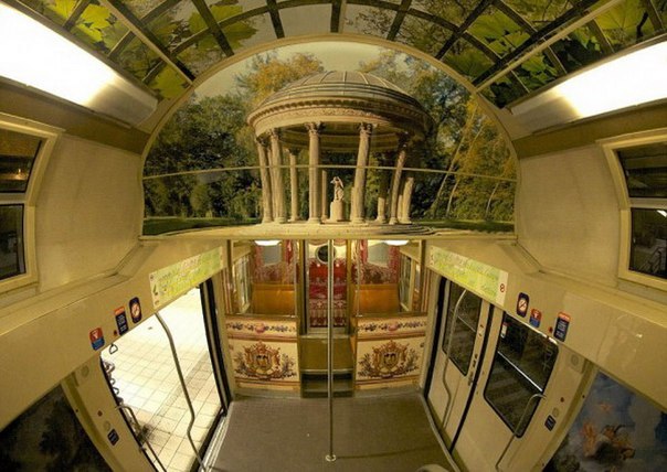 Агентство Encore Eux превратило один из парижских поездов в подобие Версальского дворца.