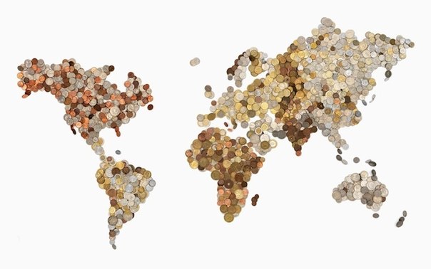Художники из шведской студии дизайна Bedow и группы The310I создали карты из валют различных стран мира так, что монеты или банкноты каждой страны представляют территорию страны на общей карте.