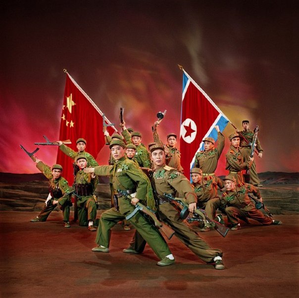 Китайская коммунистическая опера глазами фотографа Чжан Ясинь