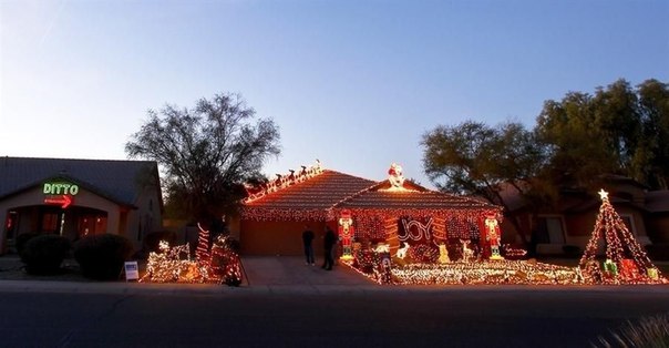 Как американцы украшают свои дома  к Рождеству