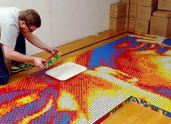 Проект под названием «Dream Big» художник Peter Fecteau осуществлял в течении целого года. В результате получалась картина-мозаика с изображением Мартина Лютера Кинга младшего, для изготовления которой потребовалось 4242 кубика Рубика.