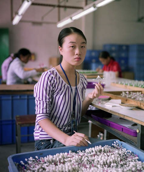 Рабочие делают игрушки в провинции Guangdong, Китай