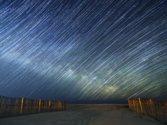Млечный путь над Атлантическим океаном. Фотограф Jack Fusco.