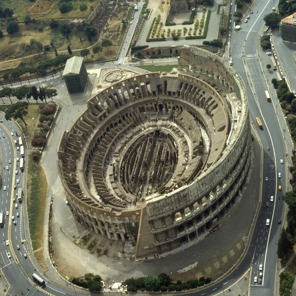Вид сверху на Колизей, Рим, Италия
