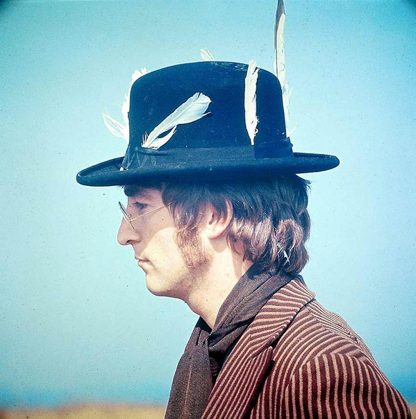 Ровно 72 года назад, 9 октября 1940 года родился один из основателей и участник группы «The Beatles», популярный музыкант XX века, легендарный британский рок-музыкант, певец, поэт, композитор, художник, писатель - Джон Уинстон Оно Леннон. Happy b-day, John!
