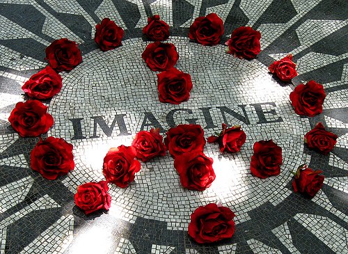 В нью-йоркском центральном парке, напротив апартаментов «Дакота», где Джон Леннон жил последние годы своей жизни и около которой трагично погиб, был установлен мемориал под названием "Strawberry fields". Мемориал представляет собой круглую черно-белую мозаику со словом "Imagine", на которой фанаты частенько выкладывают пацифик лепестками цветов.