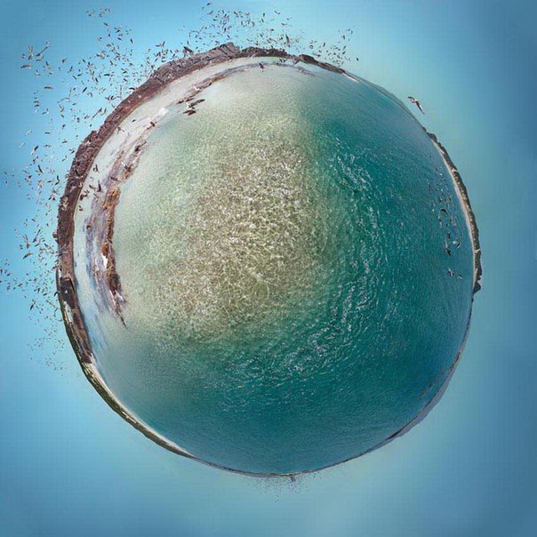 Австралийский художник и фотограф Кэтрин Нельсон (Catherine Nelson) создает удивительные картины маленьких планет, соединяя множество фотографий в одну.