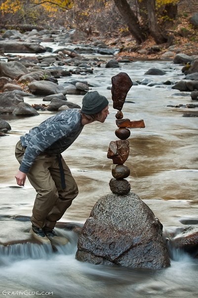 Майкл Грэб -  художник, работающий в жанре ленд-арта. Майкл специализируется на создании невероятных по конструкции скульптур из камней.