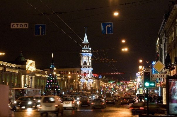 Невский проспект — самая теплая часть Петербурга. Температурная разница с пригородом летом — на 2–3 градуса; зимой на 10–12 градусов выше.
