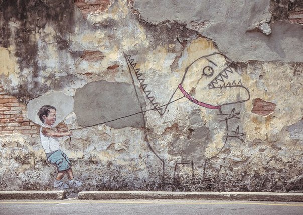 Литовский художник Эрнест Захаревич оживляет улицы Пинанга, Малайзия, великолепными фресками.
