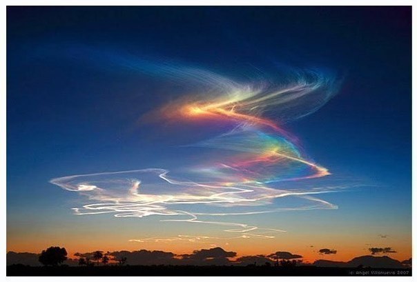 Перед вами весьма редкое и удивительное по красоте атмосферное явление, называемое "Огненная радуга"