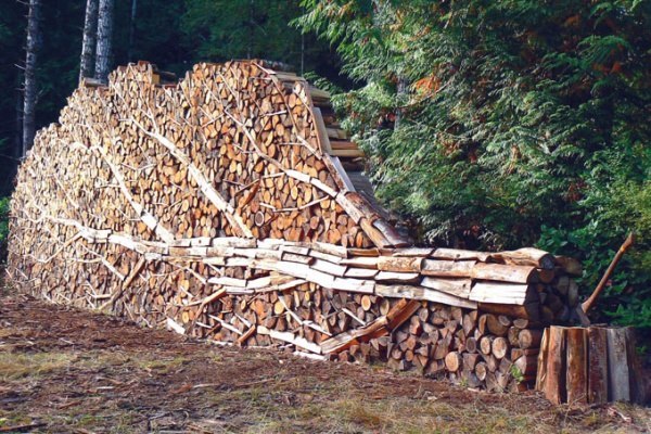 Творческий подход к укладке дров