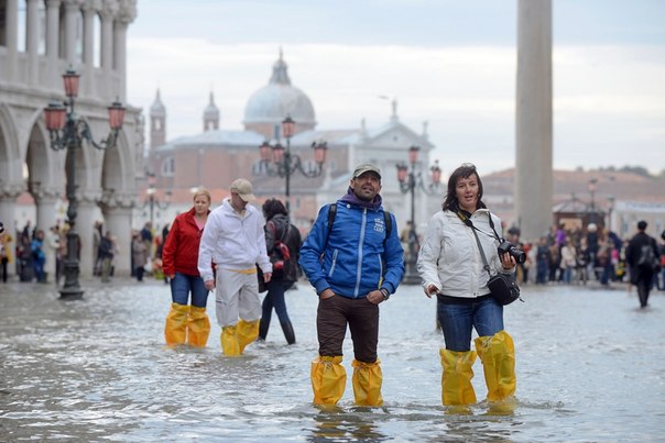 Очередное наводнение в знаменитой Венеции, Италия.