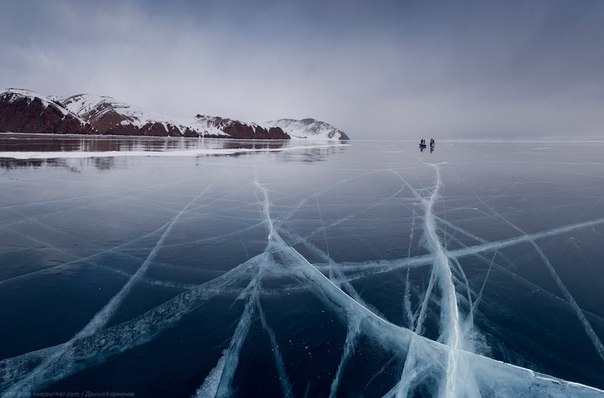 Замерзшее озеро Байкал
