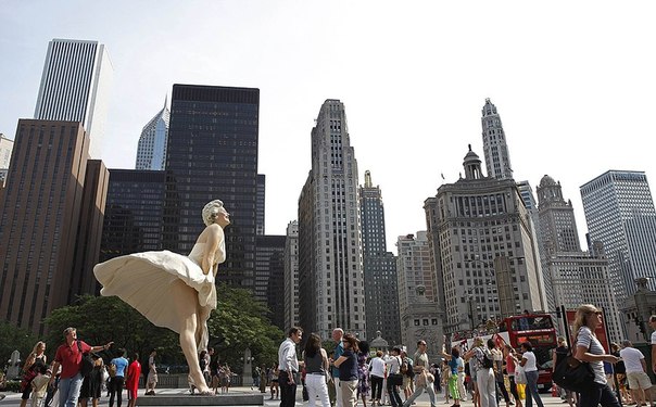 6-метровая скульптура Мэрилин Монро в Чикаго