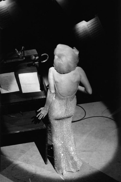 Мерилин Монро поет «Happy Birthday, Mr President» Нью-Йорк, 19 мая 1962 года