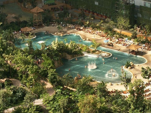 В Германии открыт крупнейший в мире крытый тропический курорт.