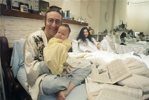 Джон Леннон, Йоко Оно и Шон Леннон, 1975