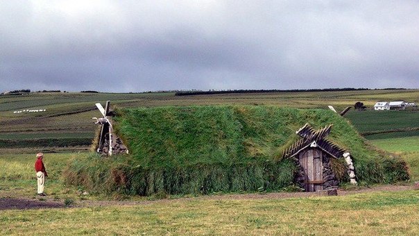 Заросший зеленью дом в Исландии
