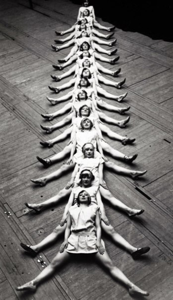 Сороконожка в исполнении танцоров в Брюсселе, 1929 г.