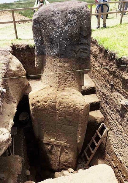 У моаи (статуй с острова Пасхи), оказывается, есть не только "головы", но и "туловища"