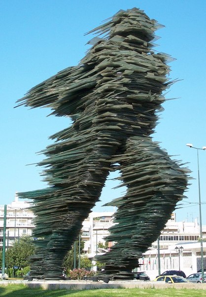 Cкульптура "Бегун" в Афинах, Греция.