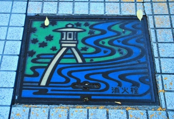 Япония - это уникальная страна и уникальна она не только своей культурой, традициями или людьми. Здесь даже канализационные люки не такие, как везде.