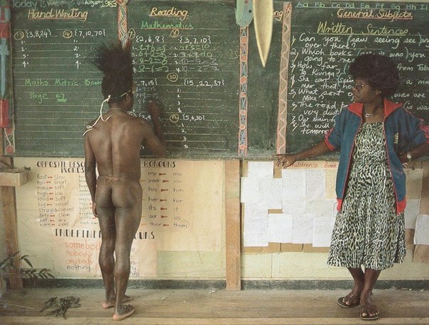 Урок в школе городка Табубил (Tabubil), Папуа — Новая Гвинея.