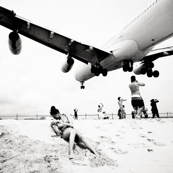 Низколетящие самолеты над пляжем Сент-Мартин в фотографиях Джозефа Хофлехнера