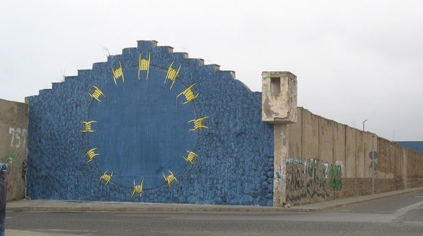 Стрит арт в Марокко от уличного художника под именем BLU
