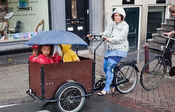 Велосипедисты на улицах Амстердама