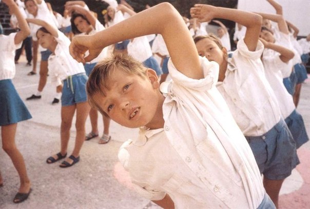 Жизнь самого известного детского лагеря "Артек" в Крыму после распада СССР в объективе французского фотографа Клодин Дори