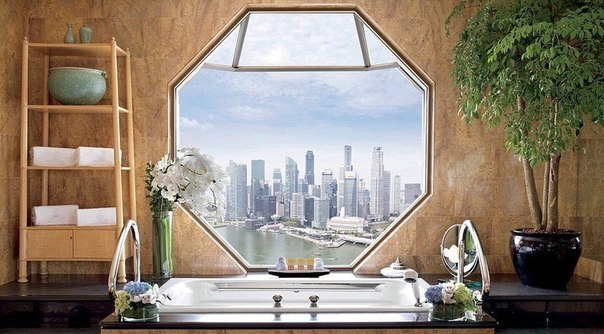 Вид на Сингапур из ванной отеля Ritz-Carlton