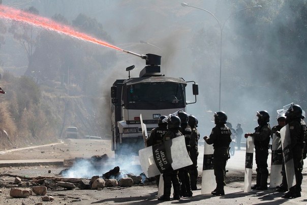Столкновения жителей города Ла-Пас с полицией. Демонстранты заблокировали несколько дорог в городе, протестуя против результатов последней переписи населения, согласно которым население Ла-Пас снизилось на 30 тысяч человек, что должно привести к серьезному сокращению городского бюджета.