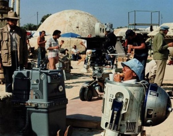 R2-D2 обедает,1976 год