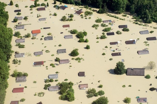 Жилой квартал в городе Штраубинг, Германия. В результате наводнений в Центральной Европе погибли уже 15 человек.