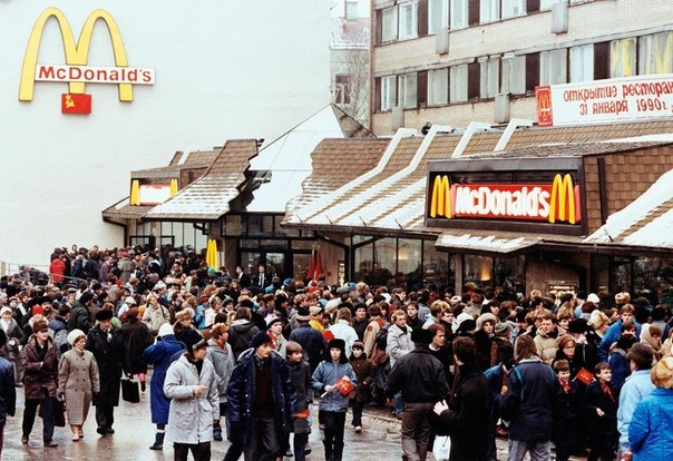 Открытие первого заведения «Макдональдс» в Москве, 1990 г.