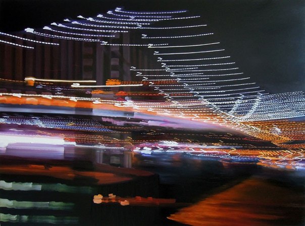 Картины бруклинской художницы Александры Пакулы могут показаться смазанными, испорченными фотографиями, сделанными ночью, на длинной выдержке и без штатива.