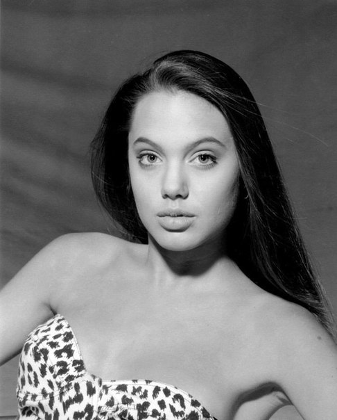 Первая фотосессия Анджелины Джоли в возрасте 16 лет