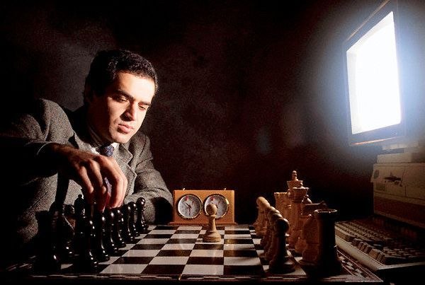 Гарри Каспаров играет против компьютера IBM Deep Blue, 1997 год.