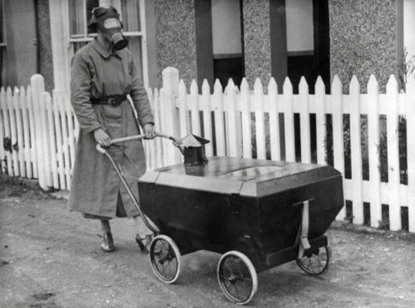 Детская коляска, на случай газовой атаки,Англия, 1938
